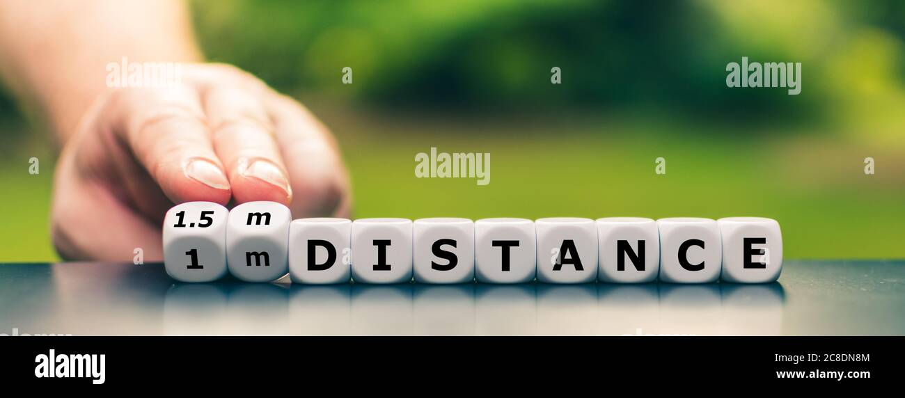 Symbol, um einen Mindestabstand von 1,5 m während der Corona-Krise zu halten. Stockfoto