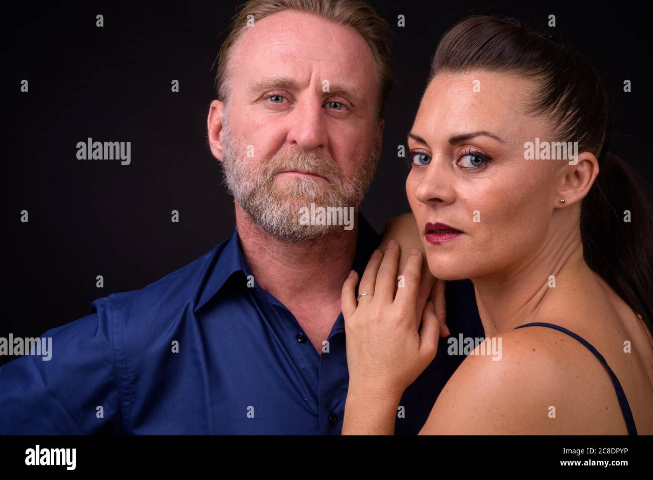 Portrait eines reifen Paares zusammen und verliebt Stockfoto