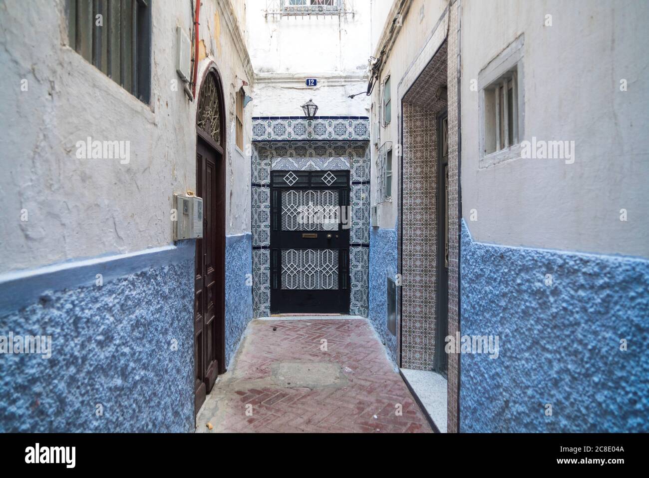 Marokko, Tanger-Tetouan-Al Hoceima, Tanger, Alley in historischer Medina Stockfoto