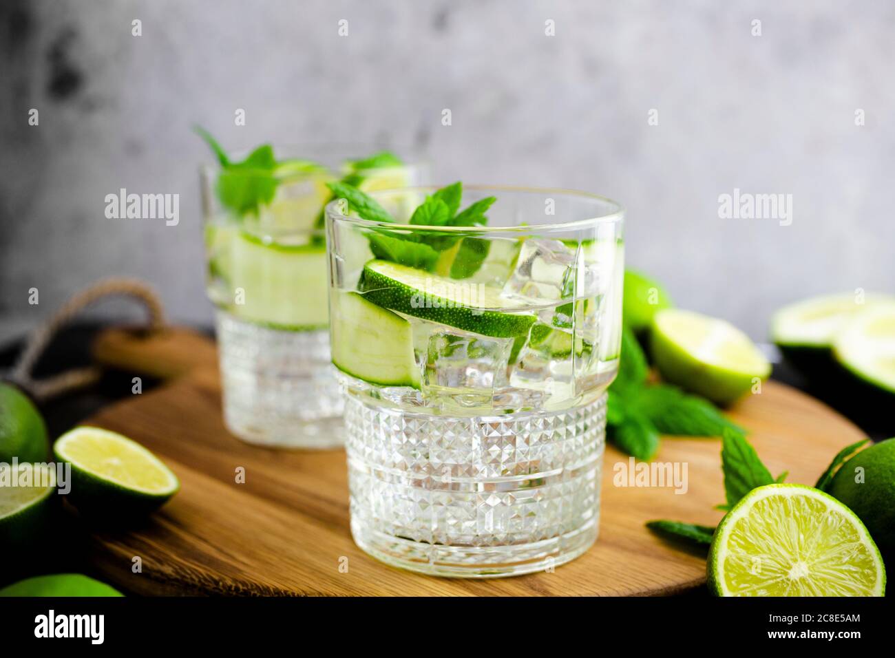 Gin and tonic -Fotos und -Bildmaterial in hoher Auflösung – Alamy Gin and tonic -Fotos und -Bildmaterial in hoher Auflösung – Alamy