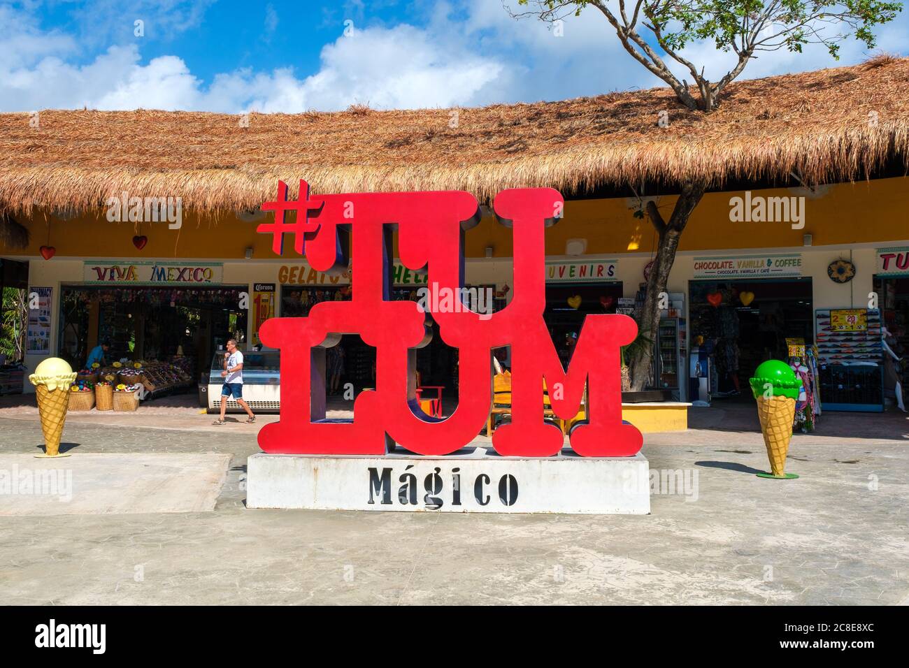 Schild am Eingang eines traditionellen Souvenirshops in Tulum an der Maya Riviera in Mexiko Stockfoto