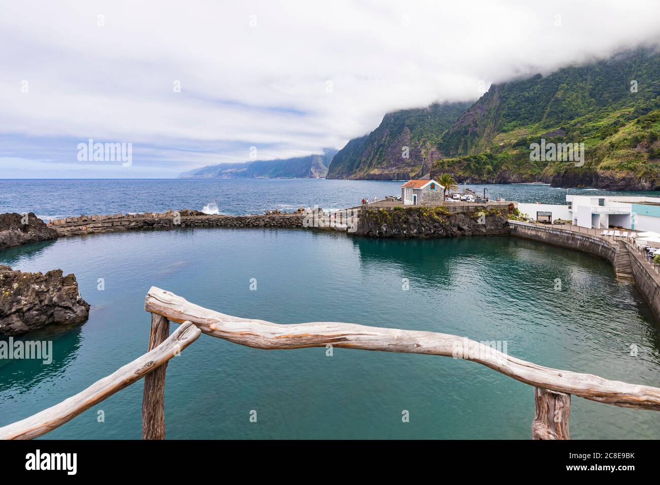 Portugal, Porto Moniz, kleine Bucht am Ufer der Insel Madeira Stockfoto