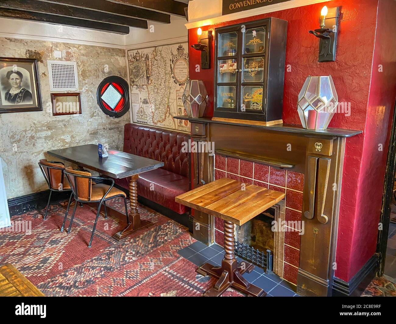 Bar im Inneren in Ye Olde Ausflug zum Jerusalem Inn, Brewhouse Yard, Nottingham, Nottinghamshire, England, Großbritannien Stockfoto