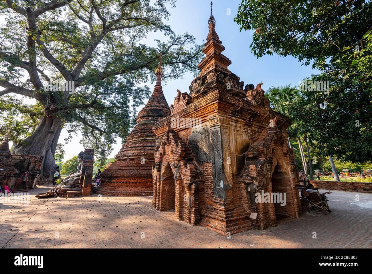 Myanmar, Mandalay Region, Inwa, Grab in Yadana Hsemee Pagode Complex Stockfoto
