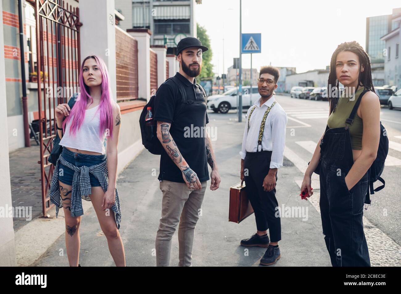 Porträt einer Gruppe von Freunden in der Stadt Stockfoto