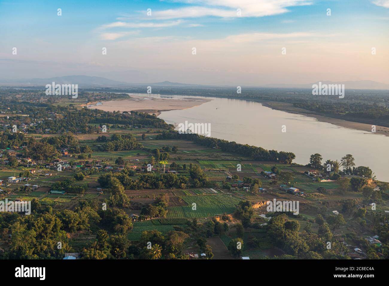 Myanmar, Kachin Staat, Myitkyina, Irrawaddy Fluss in der Landschaft Stockfoto