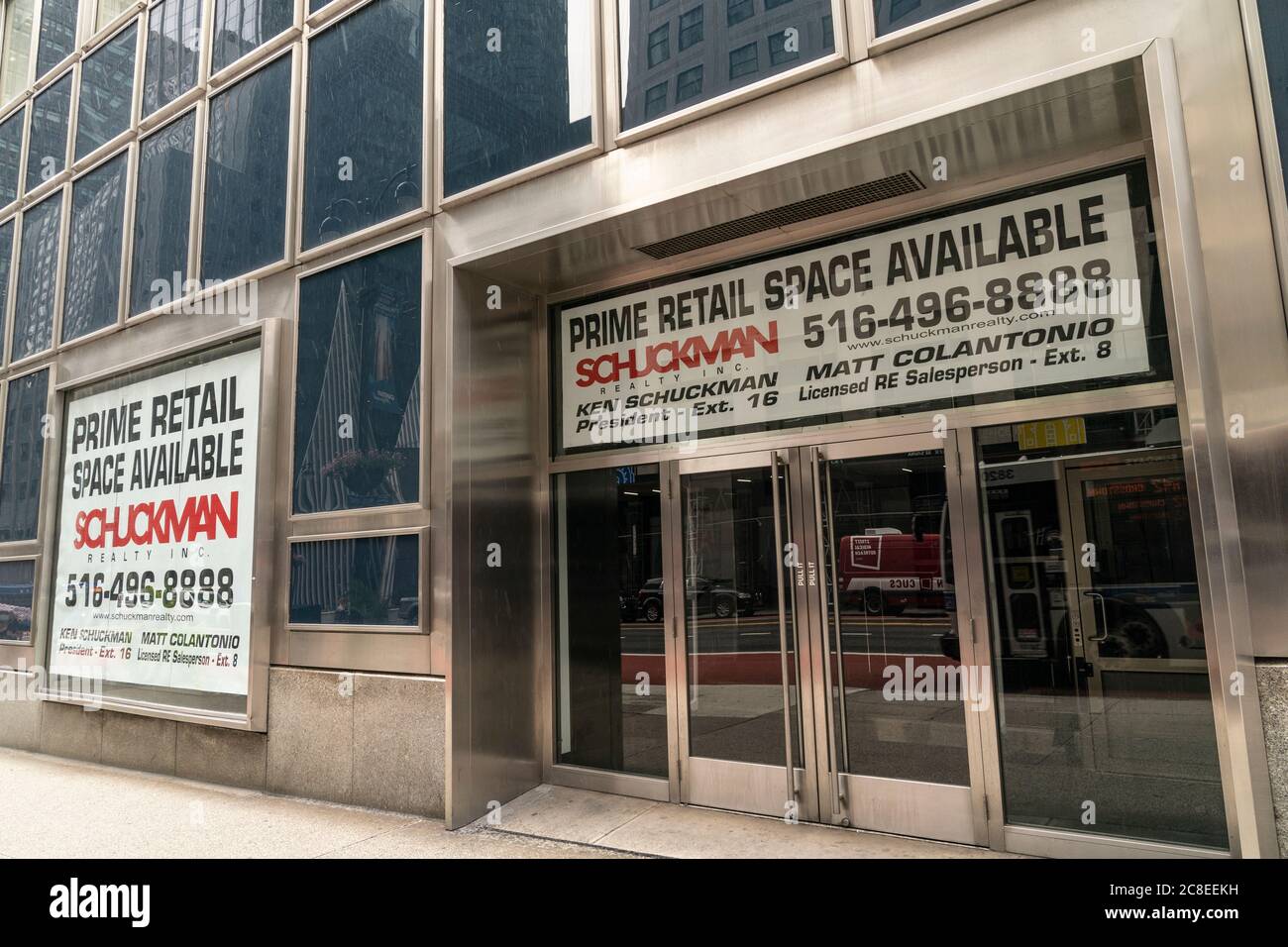 New York, NY - 23. Juli 2020: Da viele Geschäfte während der COVID-19 Pandemie geschlossen wurden, gibt es in New York City viele verfügbare Gewerbeflächen zur Miete Stockfoto
