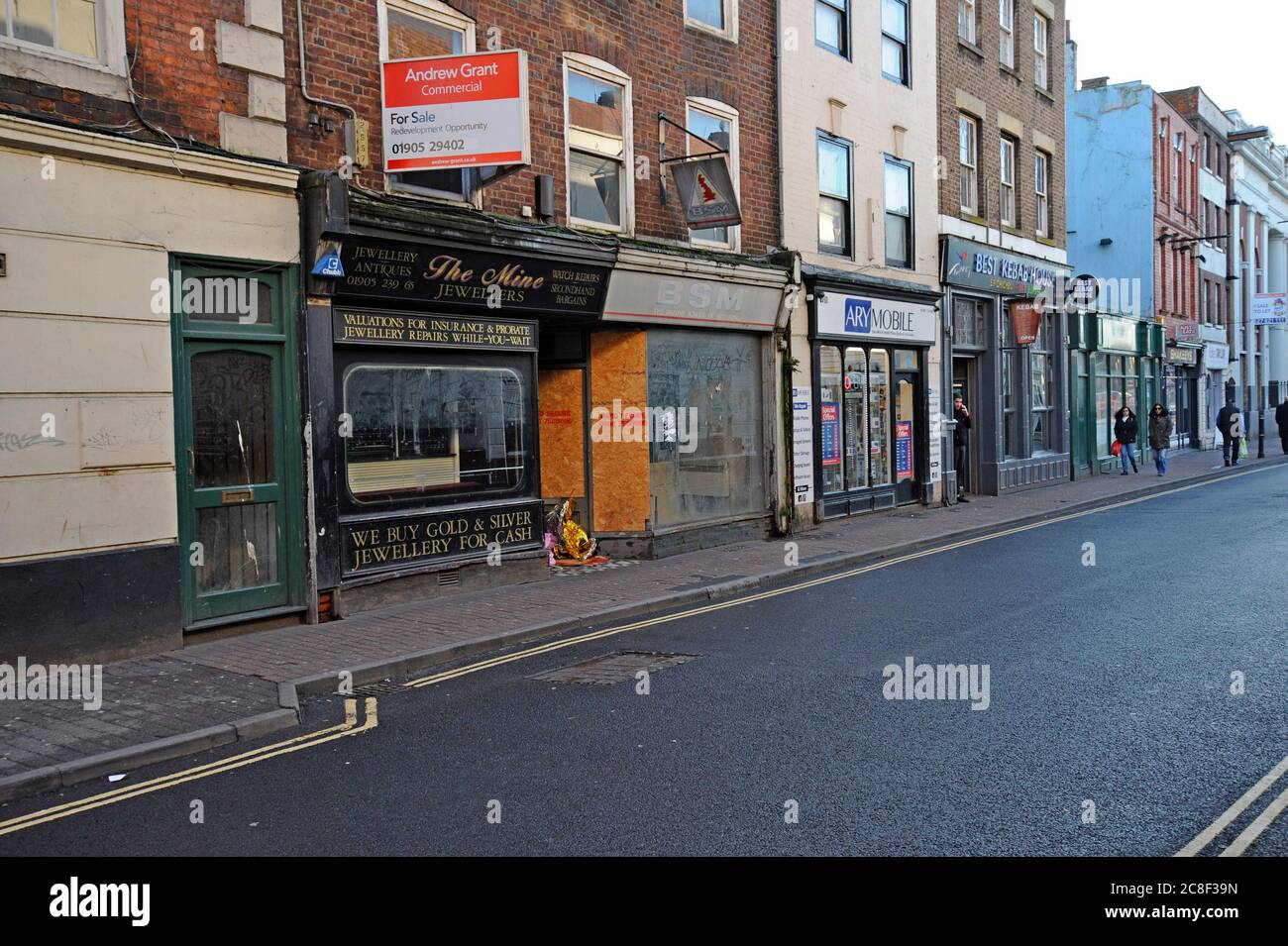 Leere verödlte Geschäfte zur Miete in Worcester Stadtzentrum Stockfoto