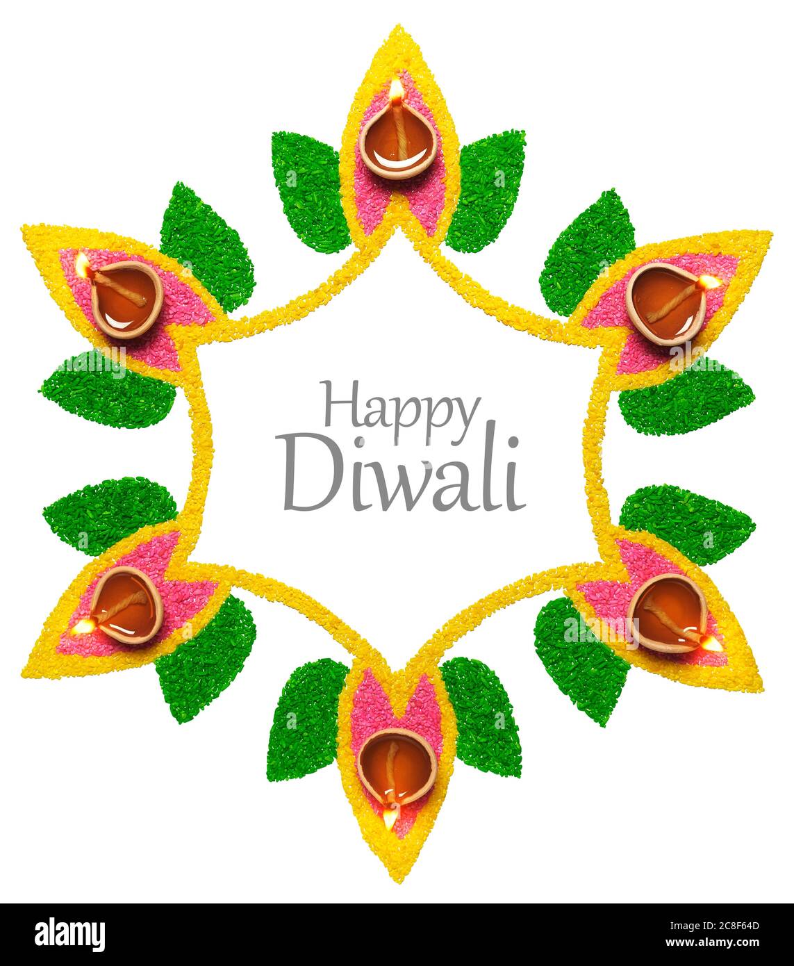 Happy Diwali, Öllampe auf bunten Rrangoli auf weißem Hintergrund mit Kopierraum Stockfoto