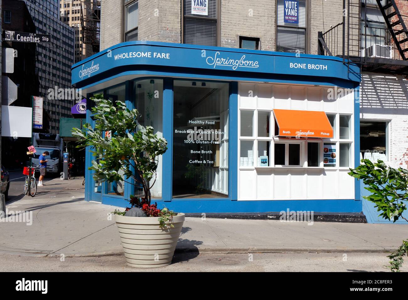 Springbone Kitchen, 74 Pearl St, New York, NYC Foto von einem paläofreundlichen, glutenfreien Lokal im Finanzdistrikt von Manhattan. Stockfoto