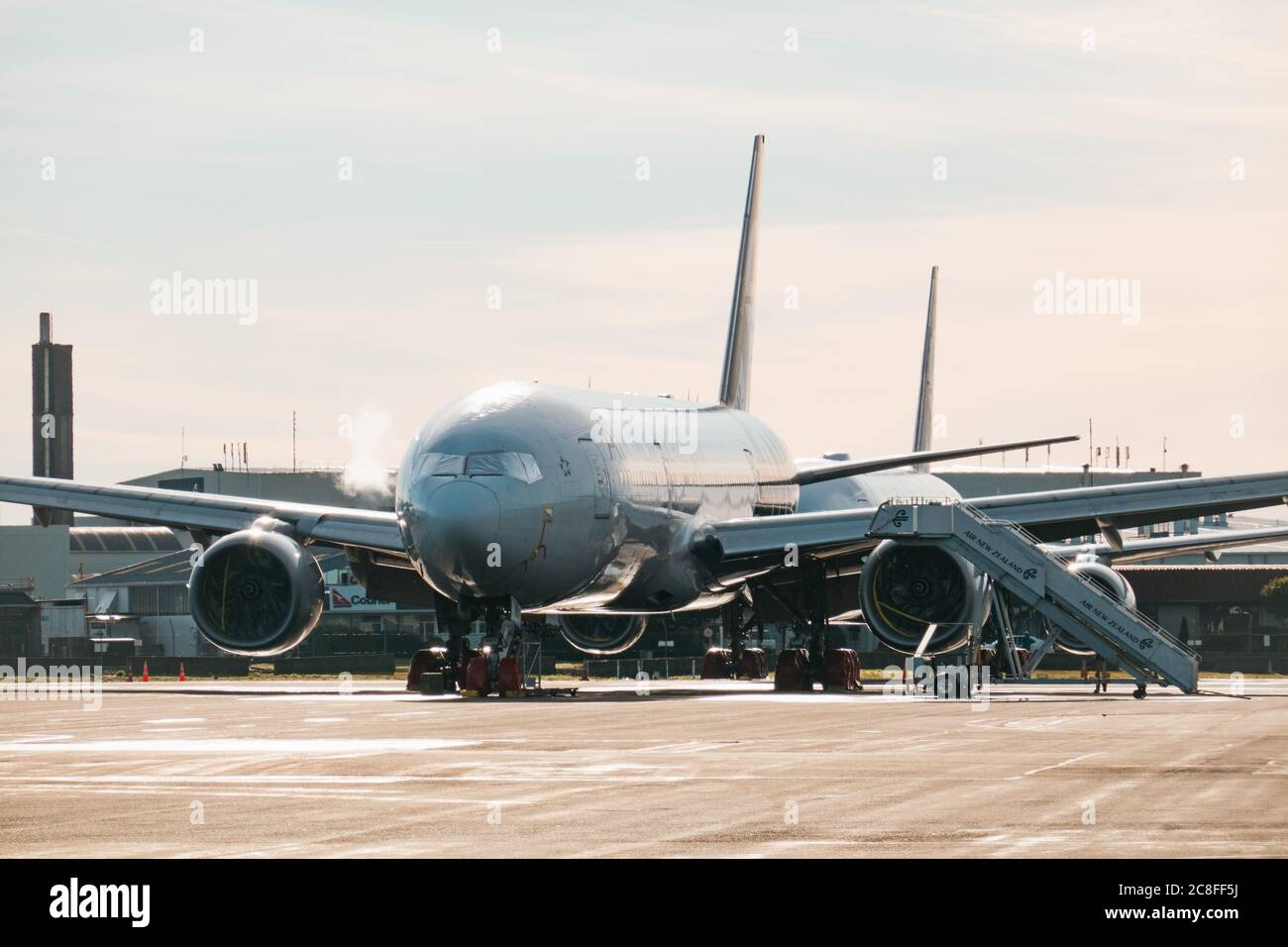 Air New Zealand Boeing 777 parkte im Lager am Flughafen Christchurch während der COVID-19 Pandemie, die Flugreisenachfrage Einbruch sah Stockfoto