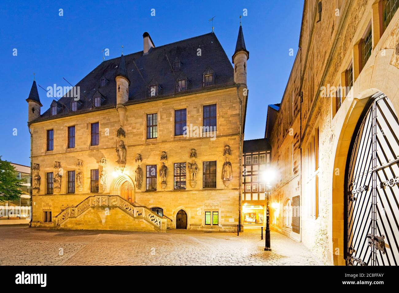 Ort der Unterzeichnung des Westfälischen Friedens, historisches Rathaus Osnabrück am Abend, Deutschland, Niedersachsen, Osnabrück Stockfoto