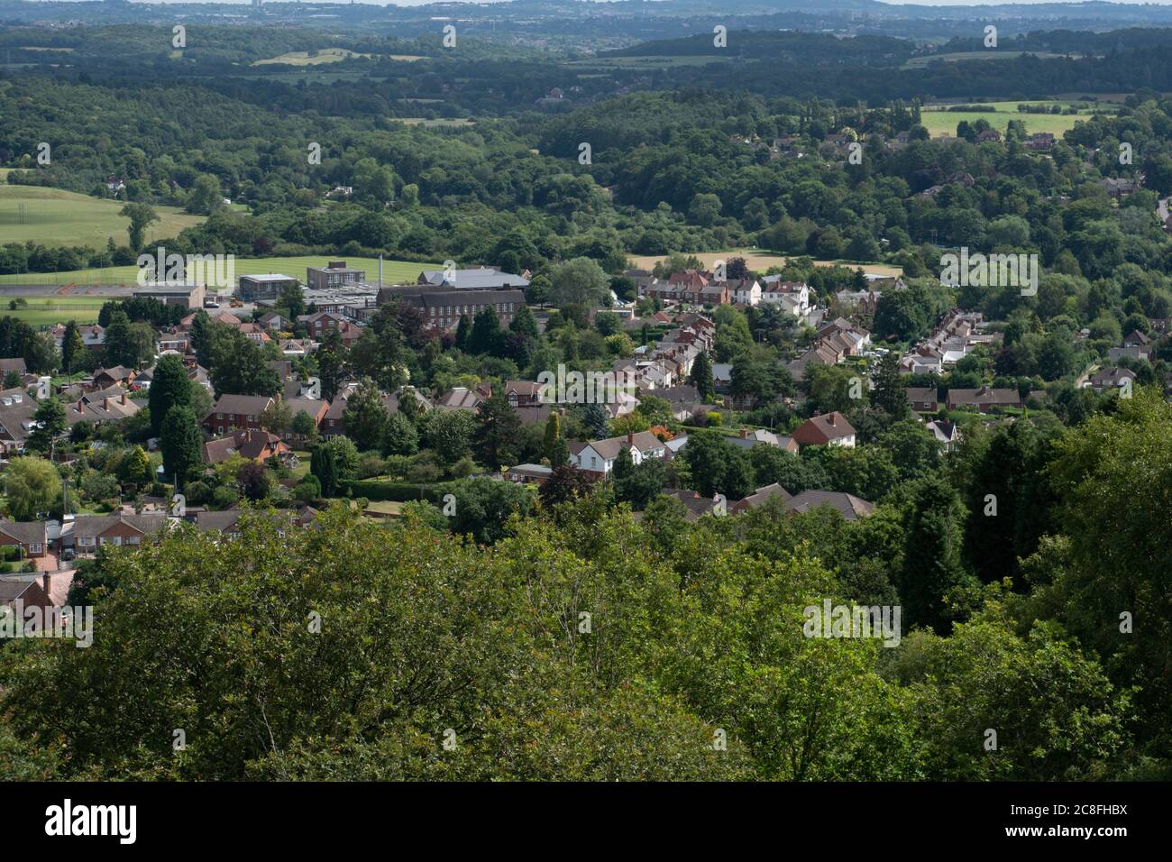 Die Stadt Kinver von Kinver Edge aus gesehen, Staffordshire. Britische Inseln. Stockfoto