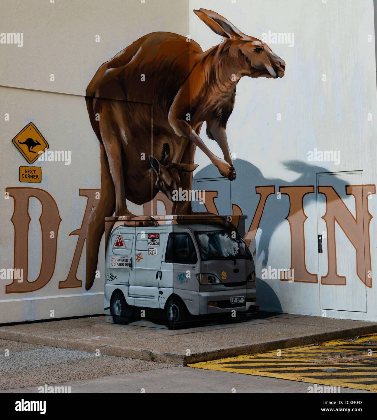 GROSSES KÄNGURUH-GRAFFITI AN EINER WAND DER STRASSE VON DARWIN IN AUSTRALIEN; NOVEMBRE-2019- DARWIN-AUSTRALIEN; Stockfoto