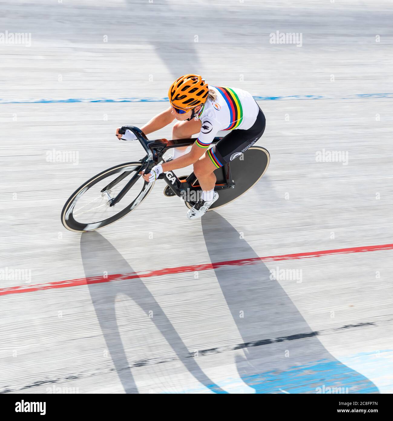 ASSEN, NIEDERLANDE - 23. JULI: Amy Pieters vom Rennradteam Holland wurde am 23. Juli 2020 bei einem Streckentraining auf dem offenen Oval in Assen, Niederlande, gesehen. Stockfoto