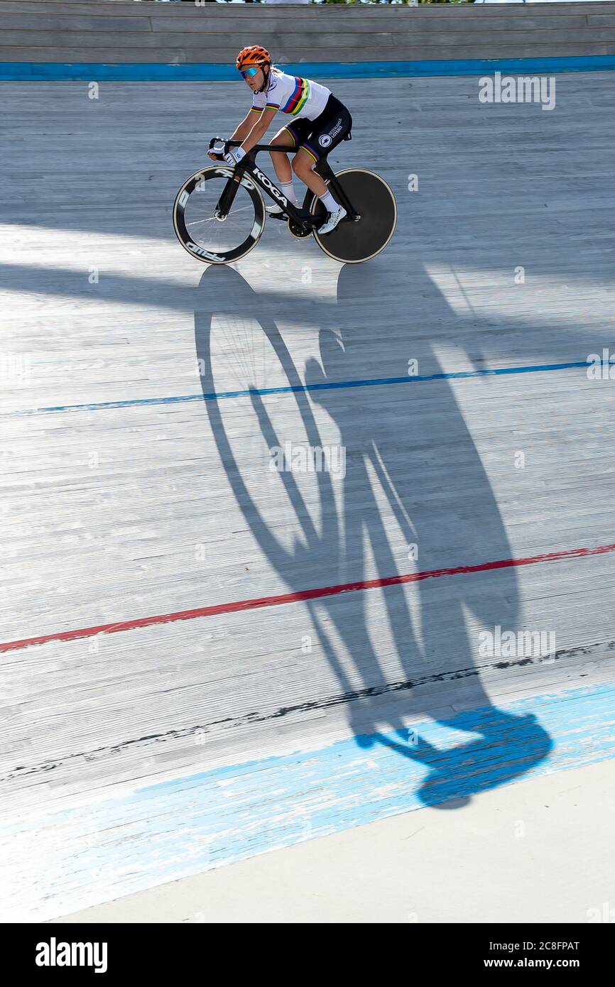 ASSEN, NIEDERLANDE - 23. JULI: Amy Pieters vom Rennradteam Holland wurde am 23. Juli 2020 bei einem Streckentraining auf dem offenen Oval in Assen, Niederlande, gesehen. Stockfoto