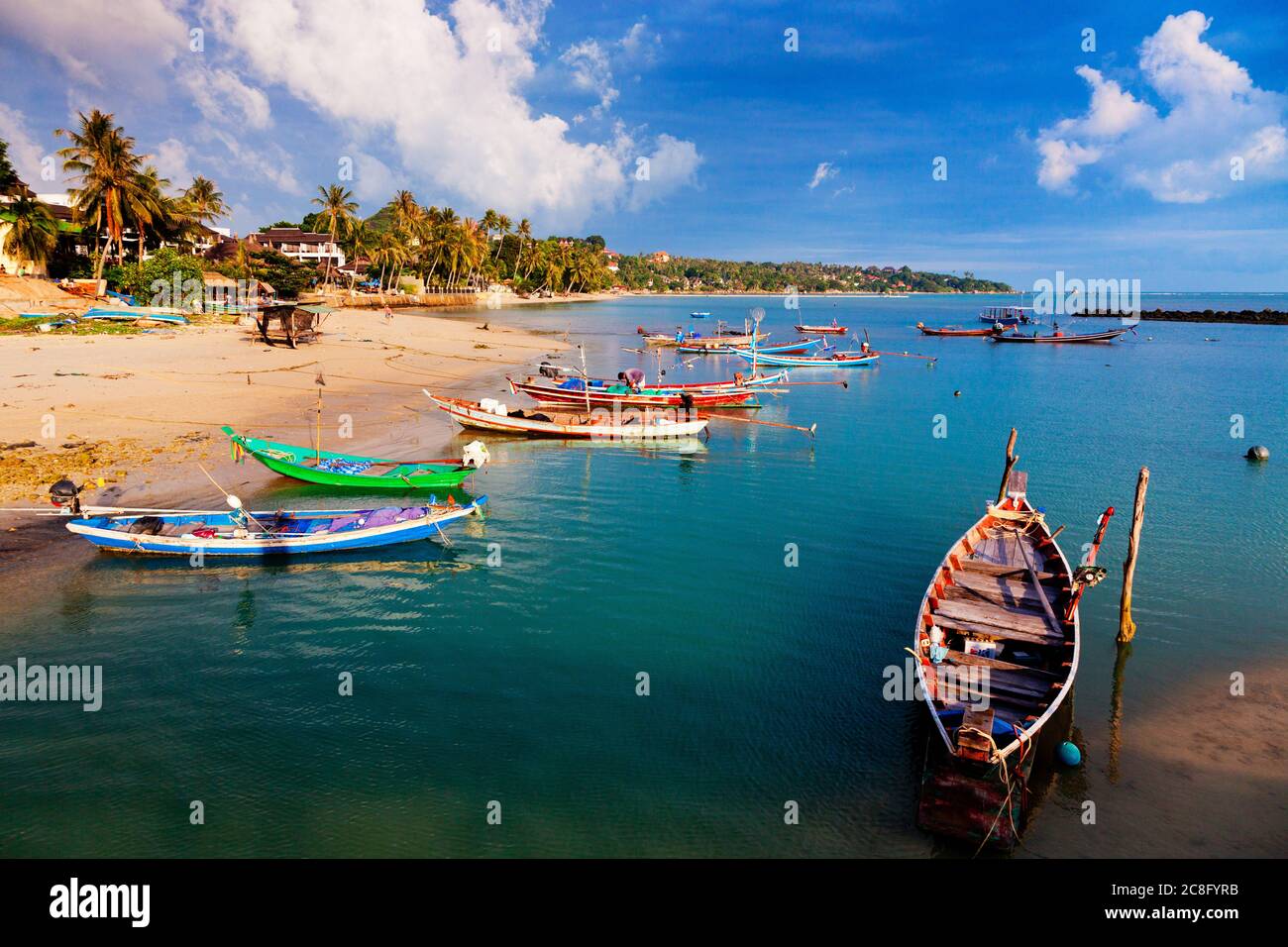 Geographie / Reisen, Thailand, direkte Sonne bricht durch die Wolken Baden Lamai Strand in warmem Licht, No-Tourismus-Werbung-Nutzung Stockfoto