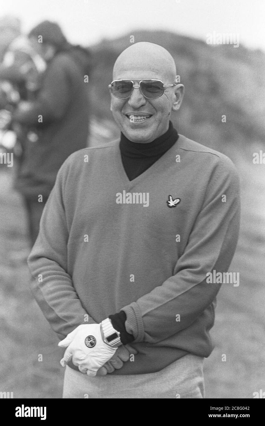 Telly SAVALAS, USA, Schauspieler, hier bei einem Wohltätigkeitsgolfturnier in Turnberry, Schottland, war Aristotelis' AûTelly 'Au Savalas (* 21. Januar 1922 in Garden City, New York; AU 22. Januar 1994 in Universal City, Kalifornien) ein amerikanischer Schauspieler griechischer Abstammung, der auch als Sänger auftrat. Weltweit bekannt wurde er als Titelschauspieler Kojak in der Krimiserie Kojak 'Aì Einsatz in Manhattan. Portraet, Portravsst, Portrait, Einzelbild beschnitten, Einzelbild Motiv, undatierte Aufnahme, ¬ Verwendung weltweit Stockfoto