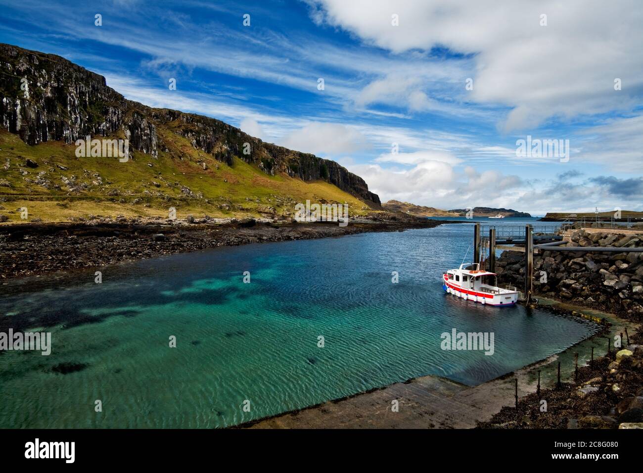 Geographie / Reisen, Großbritannien, Schottland, ruhige Abendbedingungen steigern die Attraktivität einer Skye Bucht auf der Isle of S, No-Tourism-Advertising-Use Stockfoto