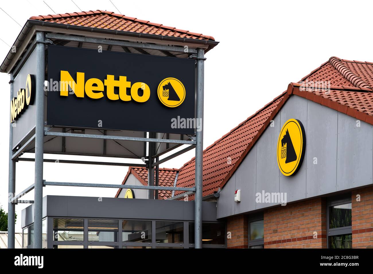 Brandenburg an der Havel, Deutschland, 06/18/2020: Außenansicht des Supermarkts Netto. Stockfoto