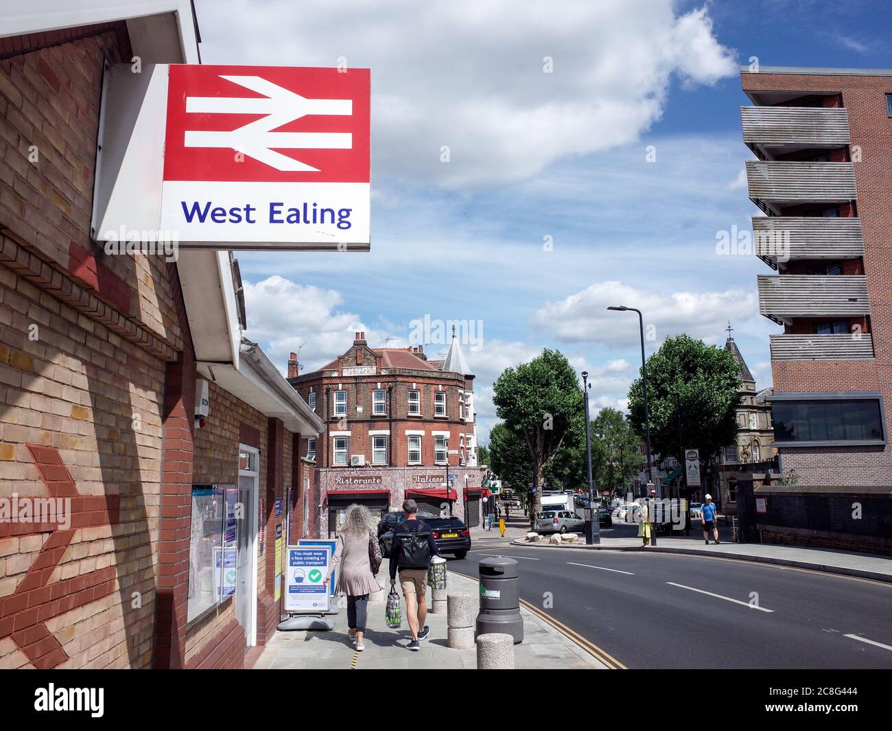 London, Juli 2020: Bahnhof West Ealing in West London, an der Great Western Mainline von Paddington Stockfoto