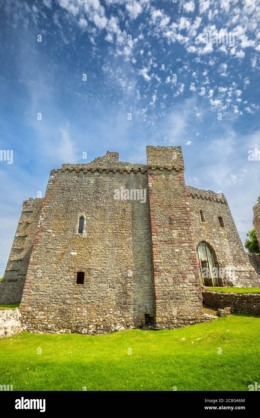 Der Eingang zum Weobley Castle auf der Gower Peninsula in Südwales Stockfoto