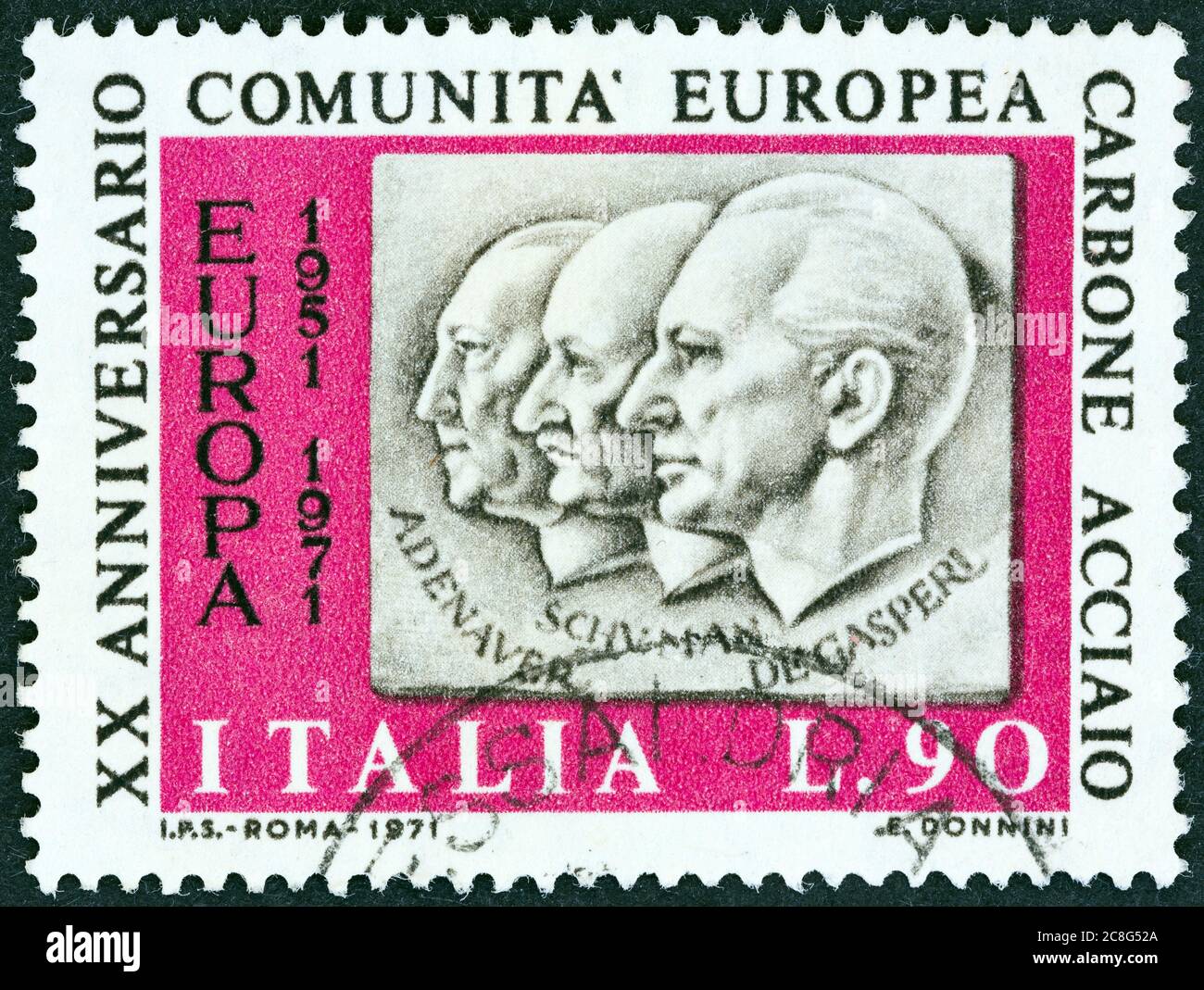 ITALIEN - UM 1971: Eine in Italien gedruckte Briefmarke zum Jahrestag der Europäischen Gemeinschaft für Kohle und Stahl zeigt Adenauer, Schuman und De Gasperi. Stockfoto
