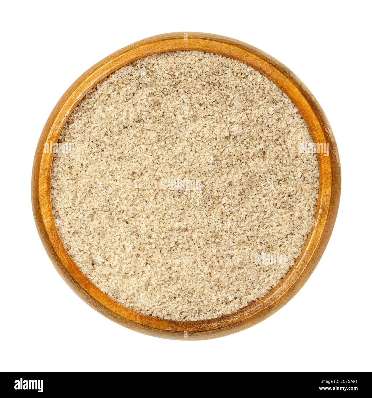 Bourbon Vanillezucker in Holzschüssel. Kristallzucker mit gemahlenen Bourbon-Vanilleschoten, zum Backen und zum Würzen von Speisen verwendet. Nahaufnahme von oben. Stockfoto