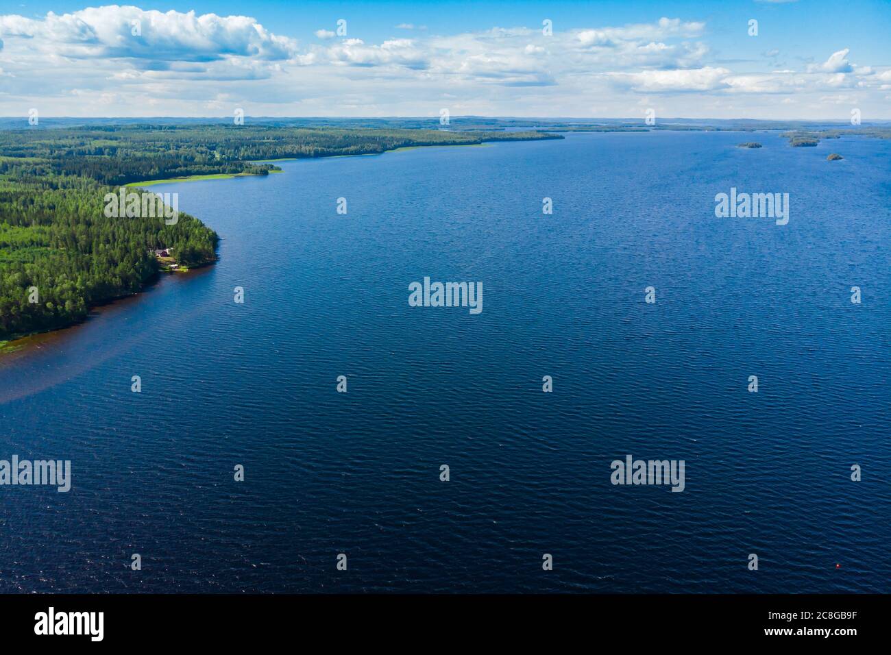 Luftaufnahme des Sees Paijanne, Paijanne Nationalpark, Finnland. Stockfoto
