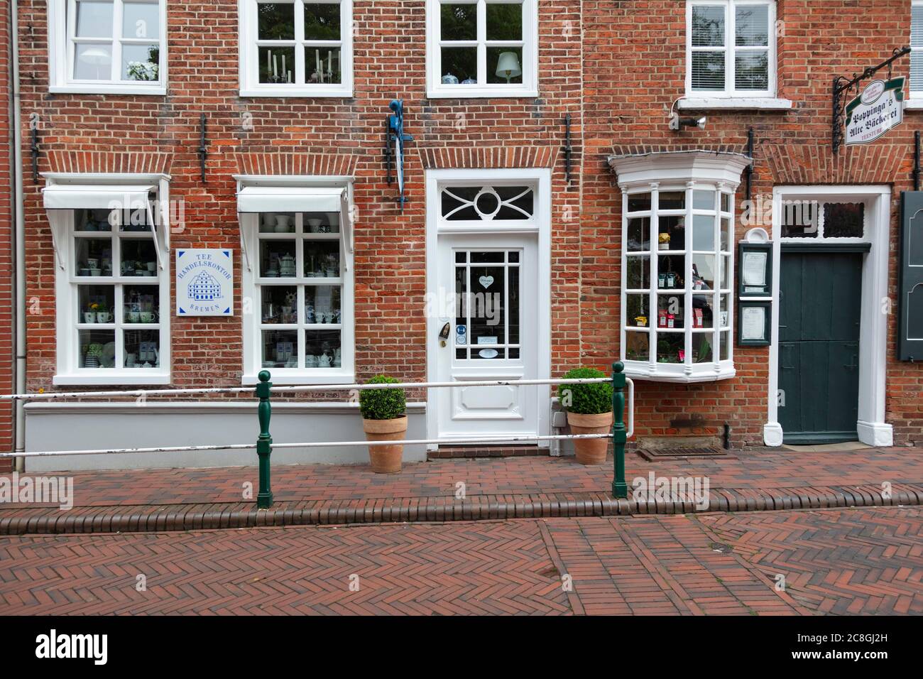 Teekontor an der Sielstrasse, Greetsiel, Krummhoern, Ostfriesland, Niedersachsen, Deutschland Stockfoto
