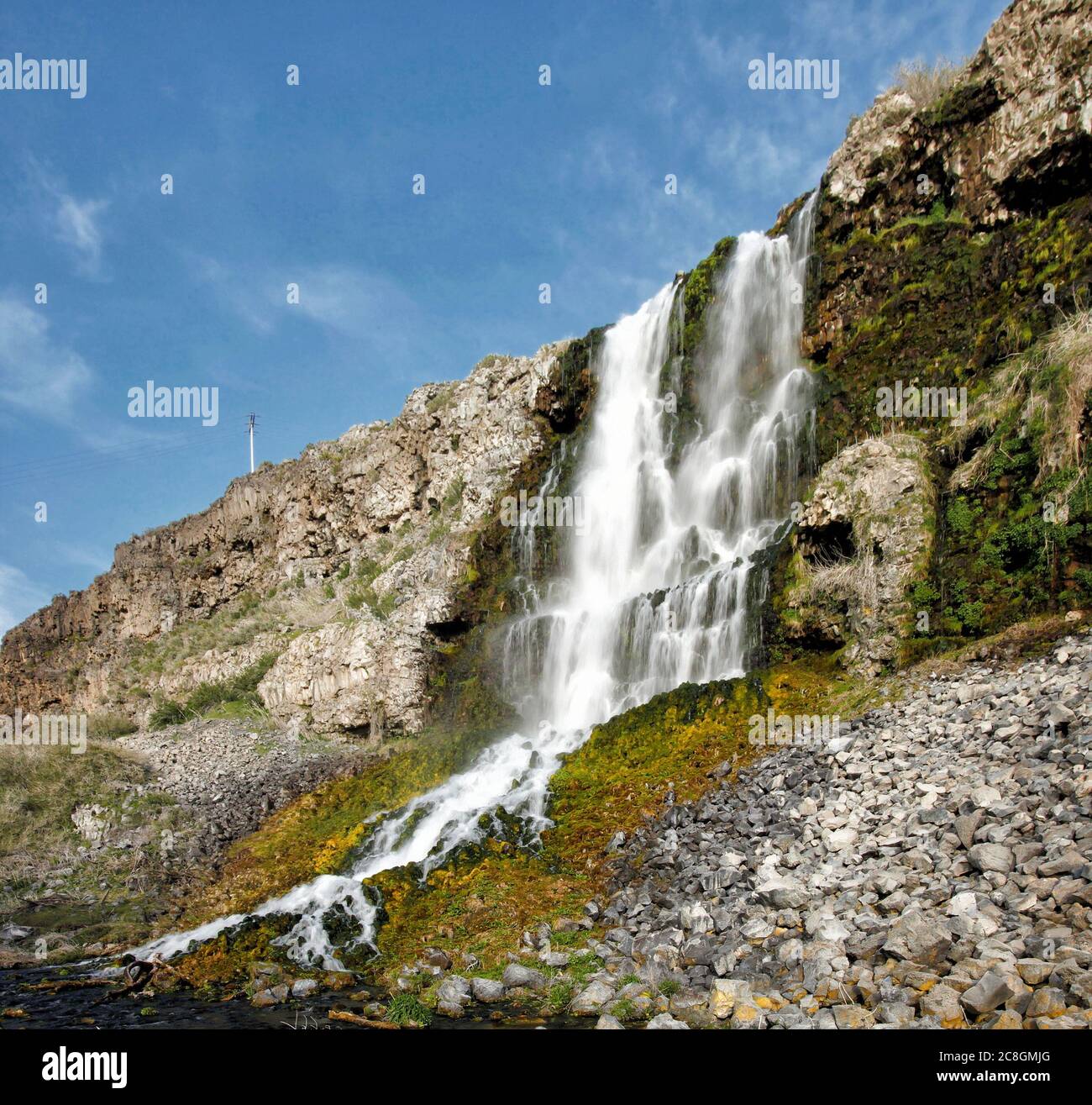 Tausend Quellen, nahe Twin Falls, Idaho, ein natürliches Gebiet, in dem Wasser aus dem Boden sprudelt und Wasserfälle auf der Seite der Klippen bildet. Stockfoto