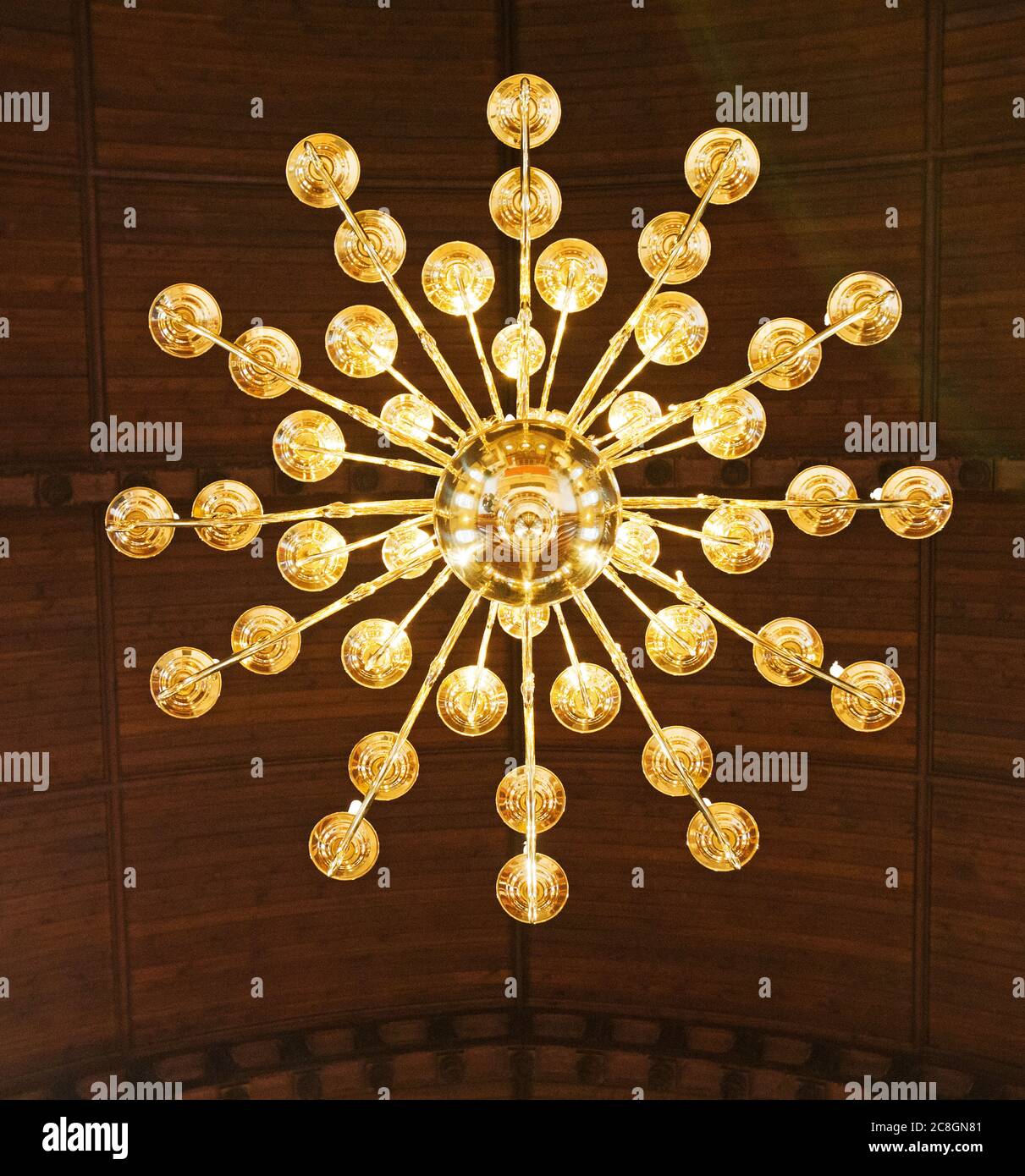 Nach mehreren Jahren wird die große Kirche in Åtvidaberg neu renoviert, umgebaut, modernisiert und bald wieder eröffnet. Foto Jeppe Gustafsson Stockfoto