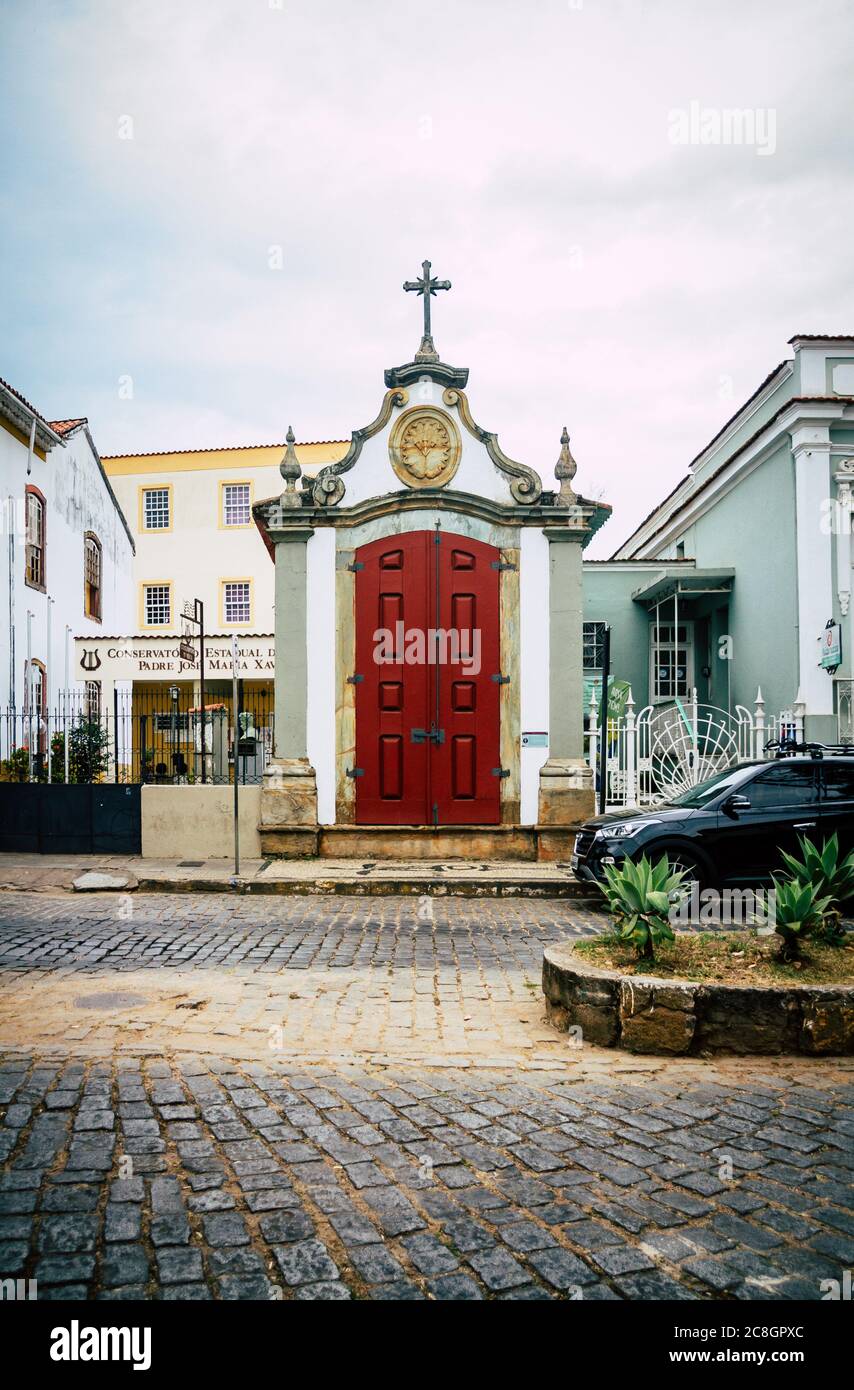 Rote Tür Kapelle in São João del-Rei Stockfoto