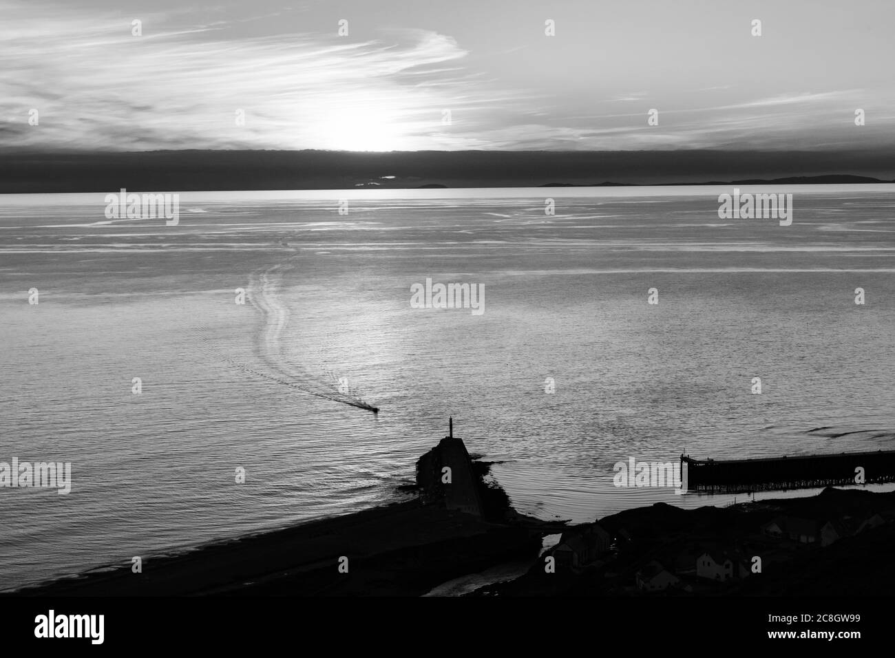 Aberystwyth Sonnenuntergang Blick nach Norden im Sommer mit Blick auf Llyn Peninsular in der Ferne. Stockfoto