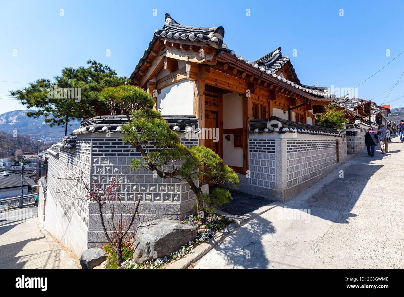 Gassen und Hanok in Bukchon Hanok Village, Seoul, Südkorea Stockfoto