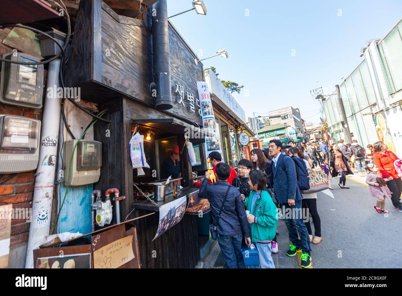 Lebhafte Einkaufsgegend in Yulgok-ro 3-gil, Anguk-dong, Jongno-gu, Seoul, Südkorea Stockfoto