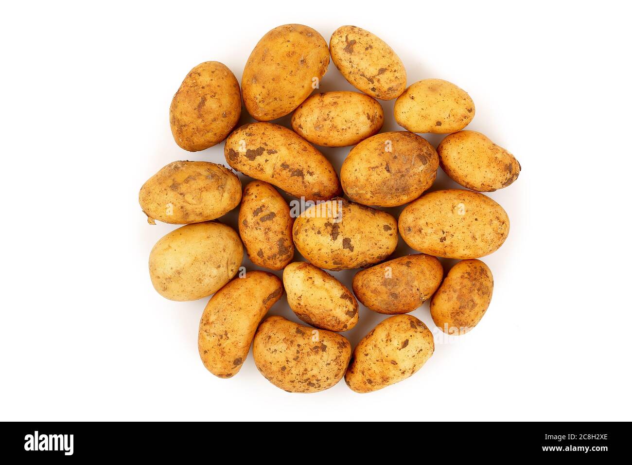 RAW Baby Kartoffeln isoliert auf weißem Hintergrund Stockfoto