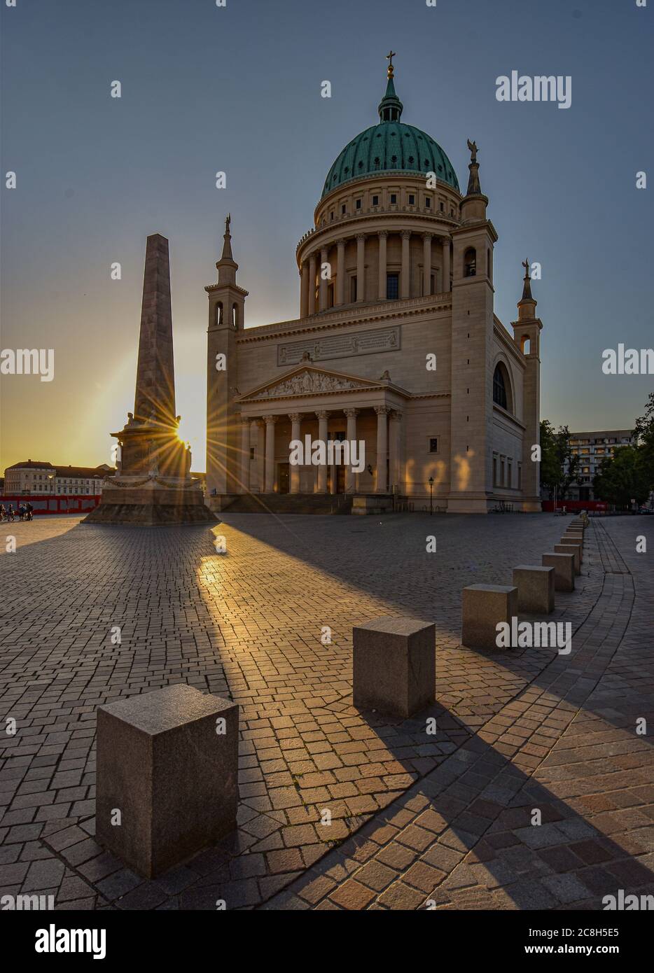 Am Alten Markt in Potsdam geht die Sonne unter Stockfoto