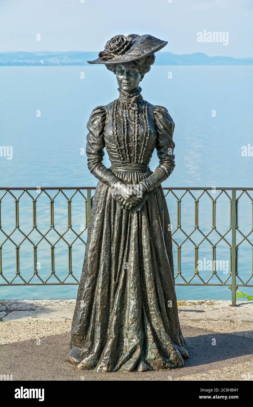 Schweiz, Neuchatel, Quai Osterwald, Statue, Femme Bourgeoise eine Neuchatel ver 1910, Frau im Kleid der Belle Epoque-Ära Stockfoto