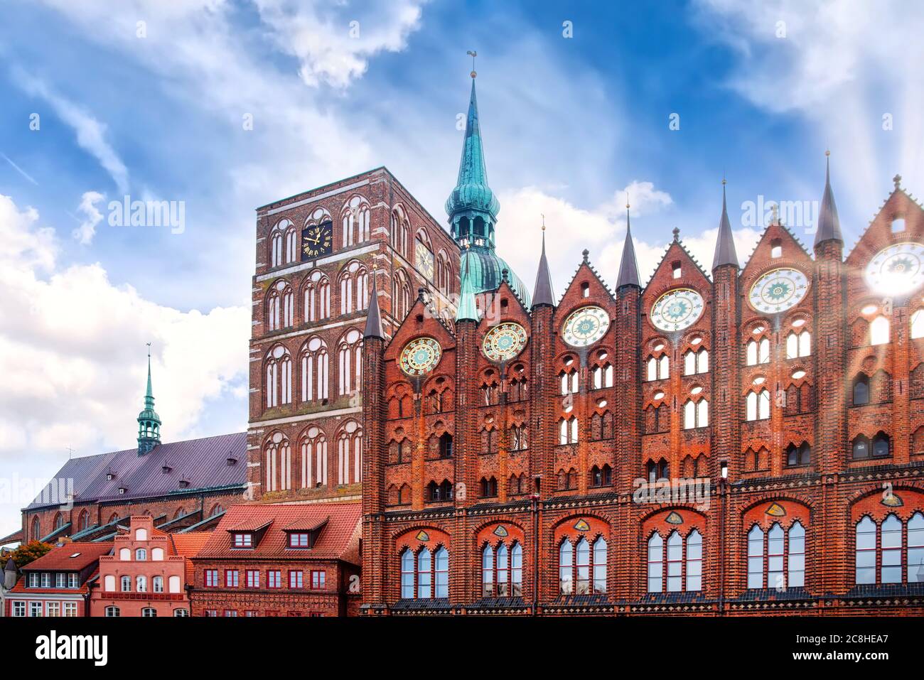 Der Alte Markt in der deutschen Hansestadt Stralsund ist das Zentrum der historischen Altstadt, die zum UNESCO-Weltkulturerbe S gehört Stockfoto