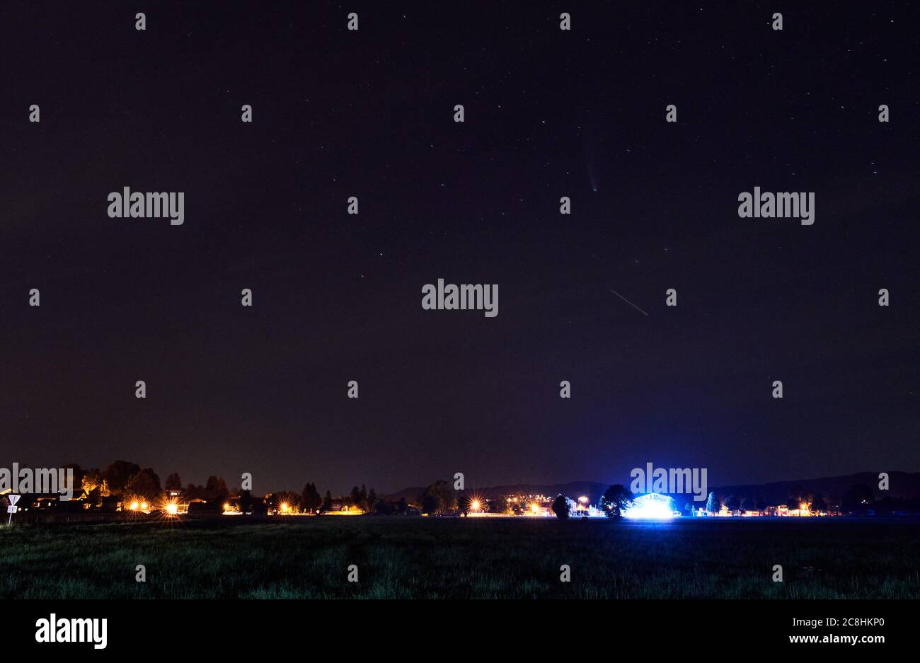 Füssen, 24. Juli 2020. Comet C/2020 F3, NEOWISE von Schwangau aus gesehen © Peter Schatz / Alamy Live News Stockfoto