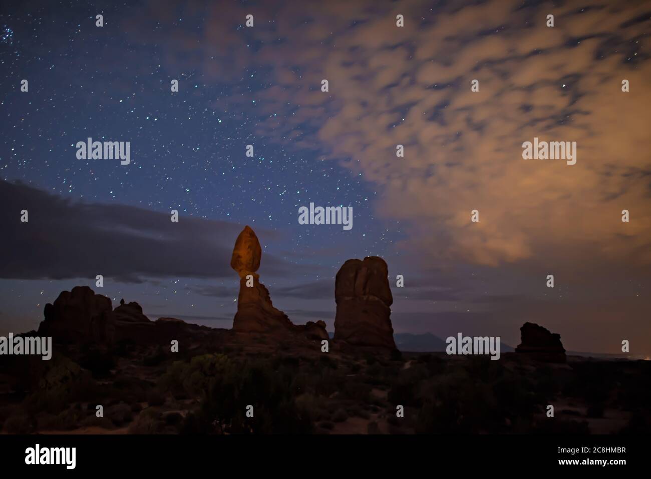 Sternenhimmel im Arches National Park, Utah, USA. Die Verringerung der Lichtverschmutzung ist ein vorrangiges Ziel des Nationalparks. Dunkle Himmel sind notwendig. Stockfoto