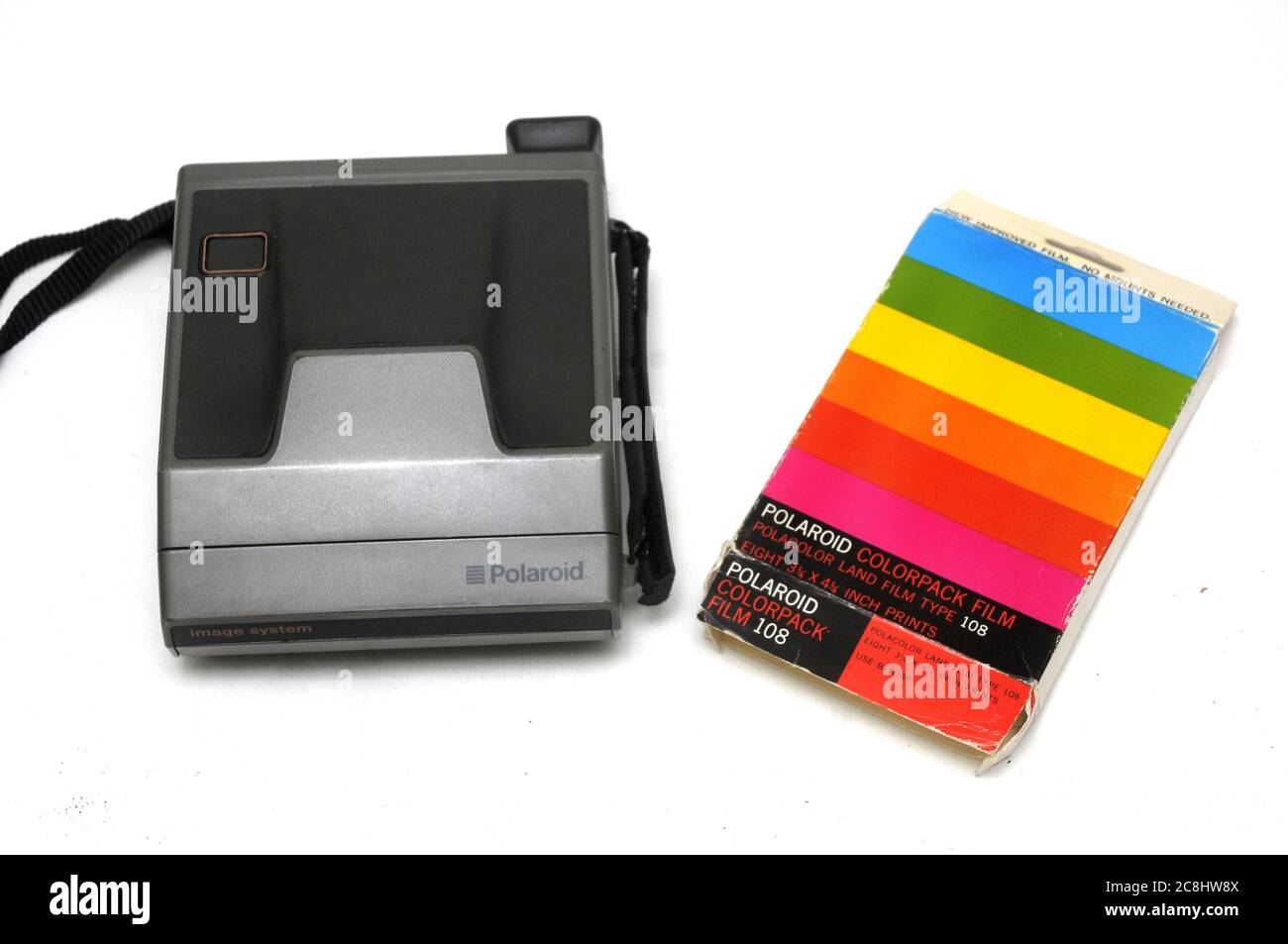 polaroid Kamera und Filmbox, polaroid, Film, augenblicklich, Sofortfotografie, chemisch, analog, Topographie, Kamera, vintage, 70er Jahre, Stockfoto