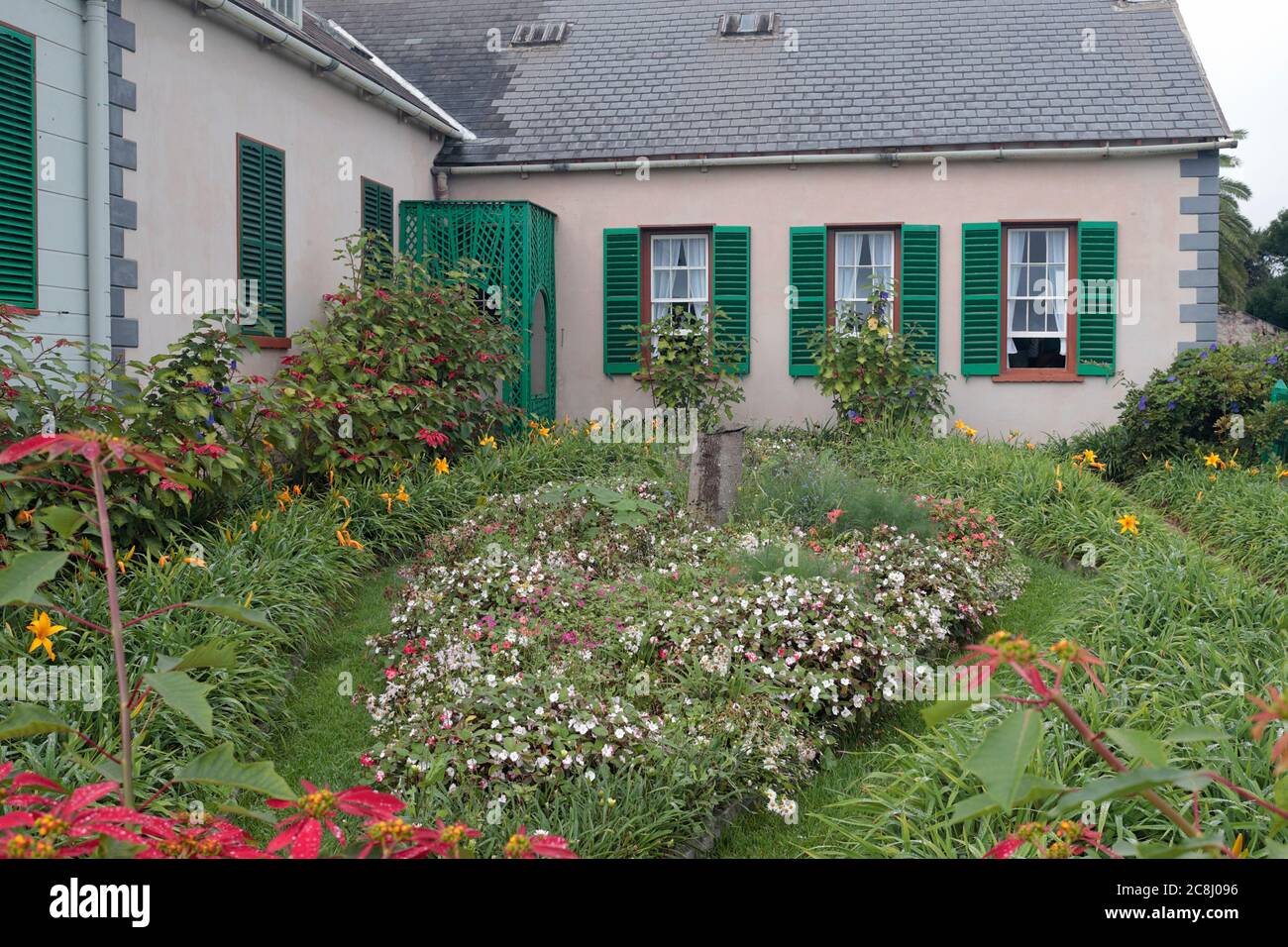 Longwood House, mit Pointsettias (Napoleons letzte Residenz), St. Helena, Atlantik 20. April 2018 Stockfoto