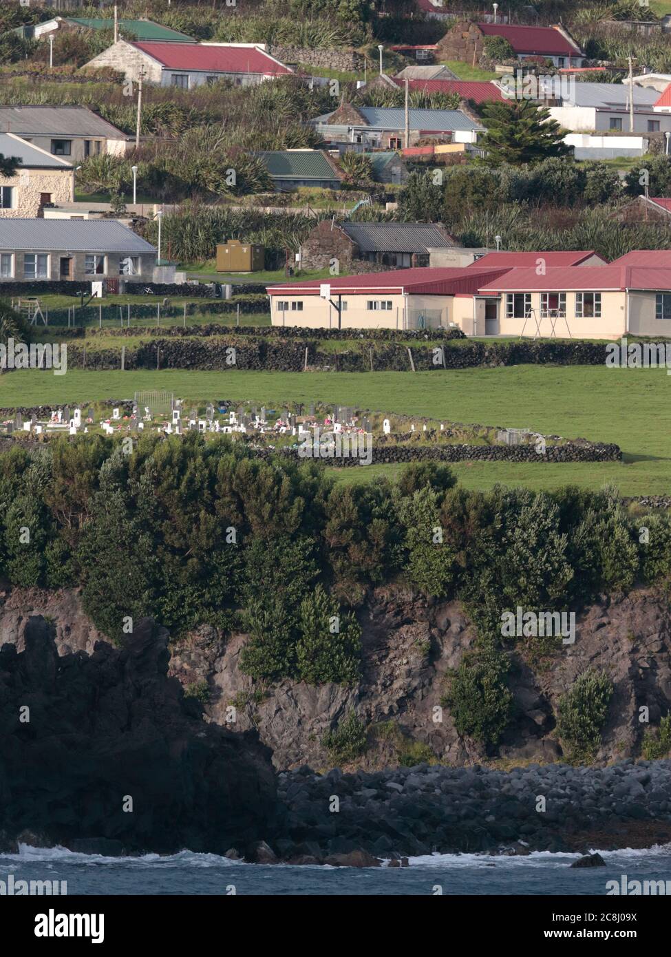 Edinburgh of the Seven Seas, from the Sea, Early Evening, Tristan Da Cunha Island, South Atlantic, 12. April 2018 Stockfoto