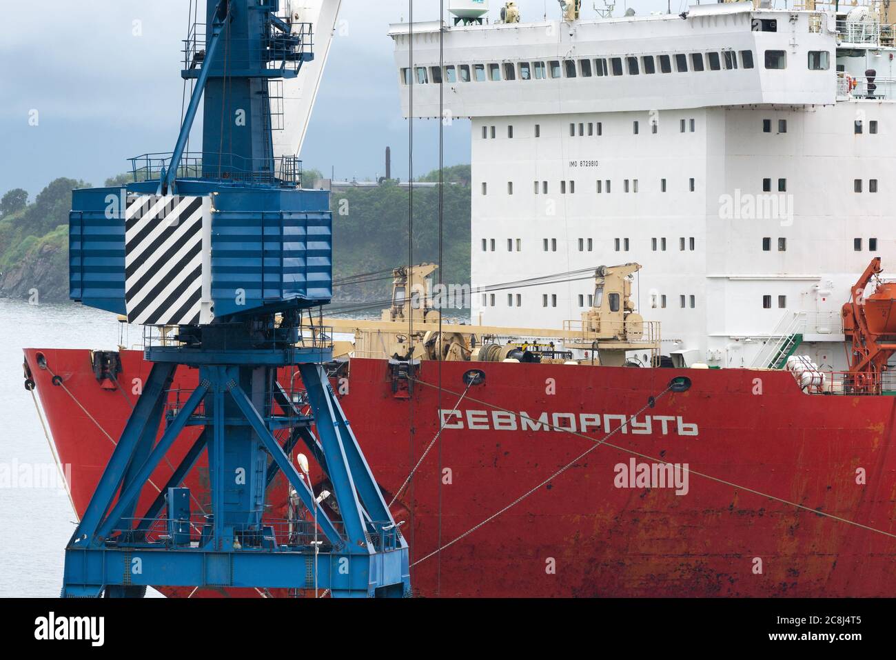 Russische Fracht-Containerschiff nuklear-powered Eisbrecher Sevorput Corporation FSUE Atomflot oder Rosatomflot. Container Terminal kommerziellen Seehafen Stockfoto