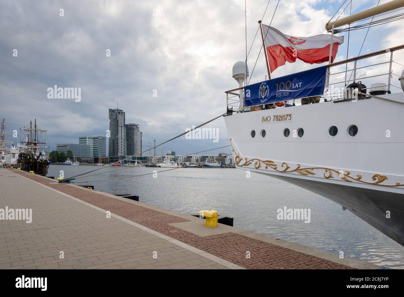 Gdynia, Polen - 30. Juni 2020: Die Strandpromenade in Gdynia. Hafen der Ostsee. Polen. Stockfoto