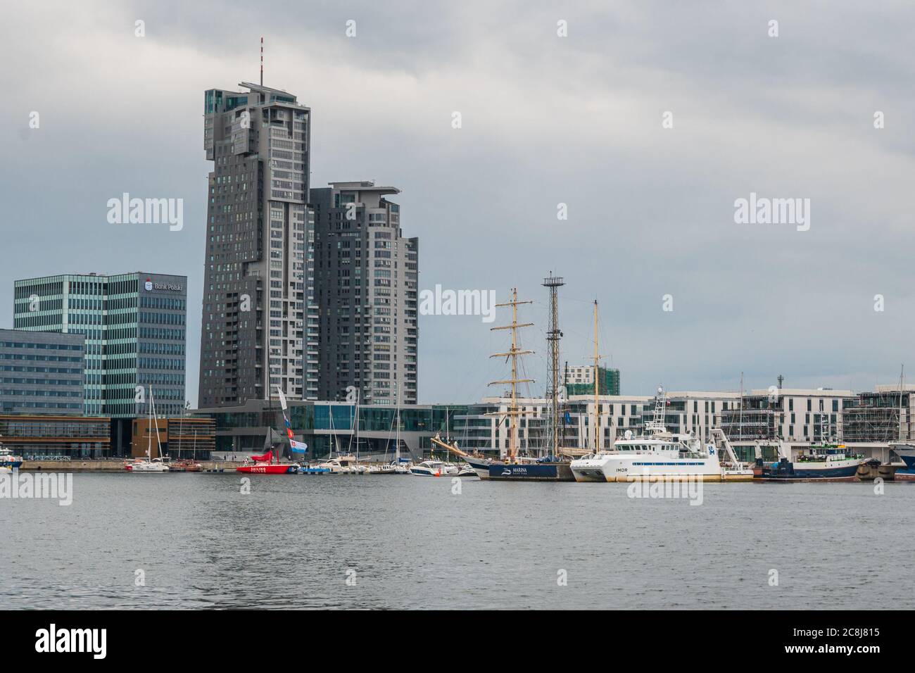 Gdynia, Polen - 30. Juni 2020: Moderne Architektur der Sea Towers Wolkenkratzer in Gdynia Stockfoto