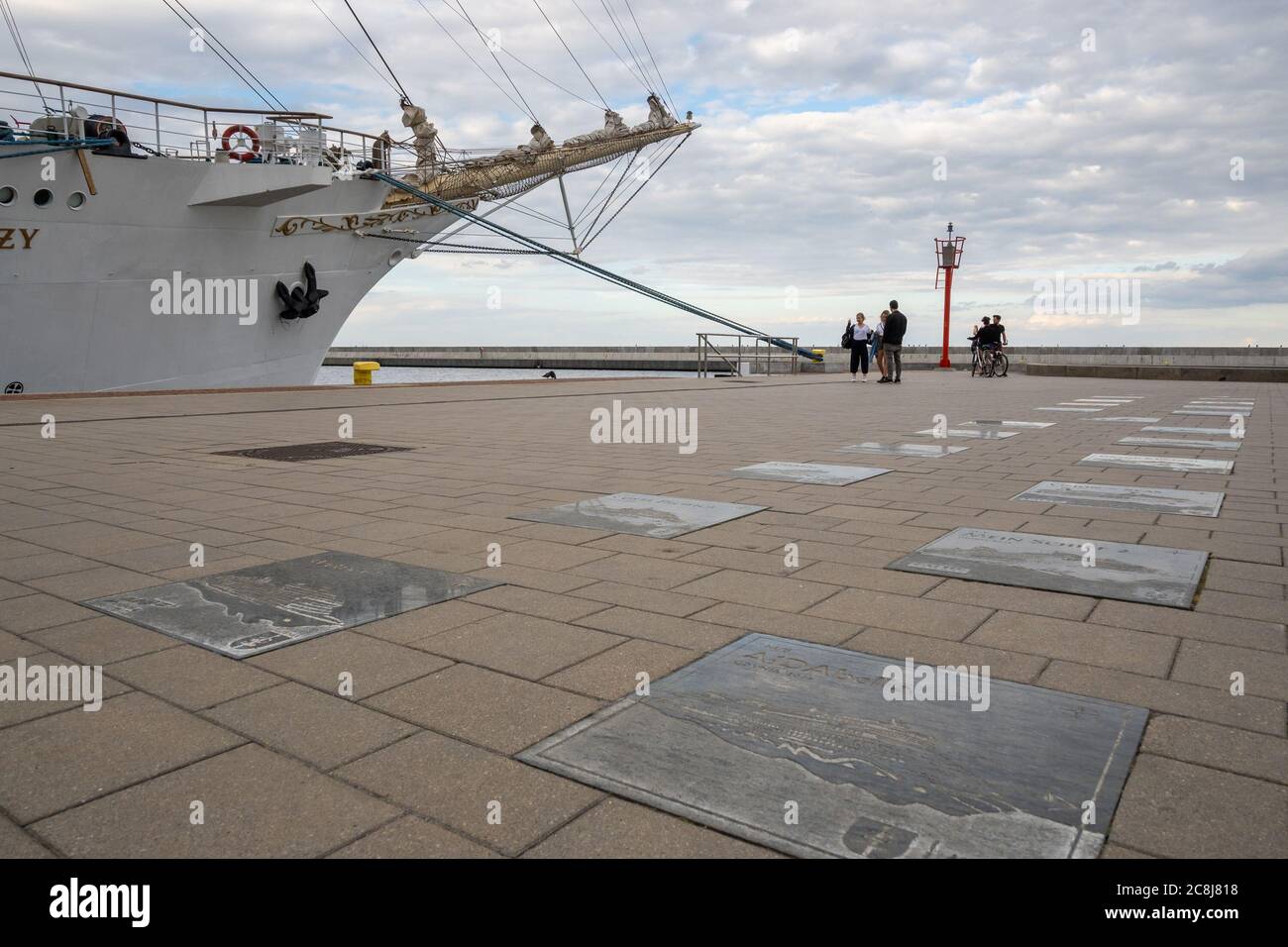 Gdynia, Polen - 30. Juni 2020: Die Strandpromenade in Gdynia. Hafen der Ostsee. Polen. Stockfoto