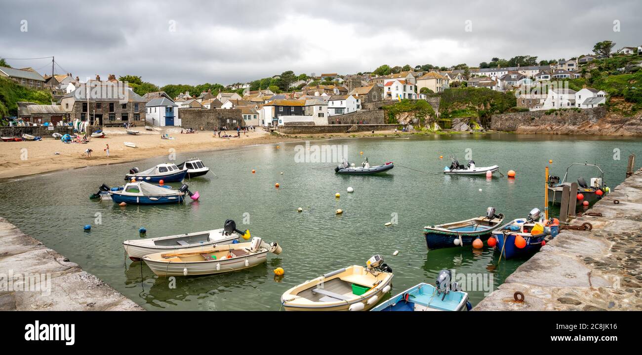 Hafen und Strand in Gorran Haven, Cornwall, England Stockfoto